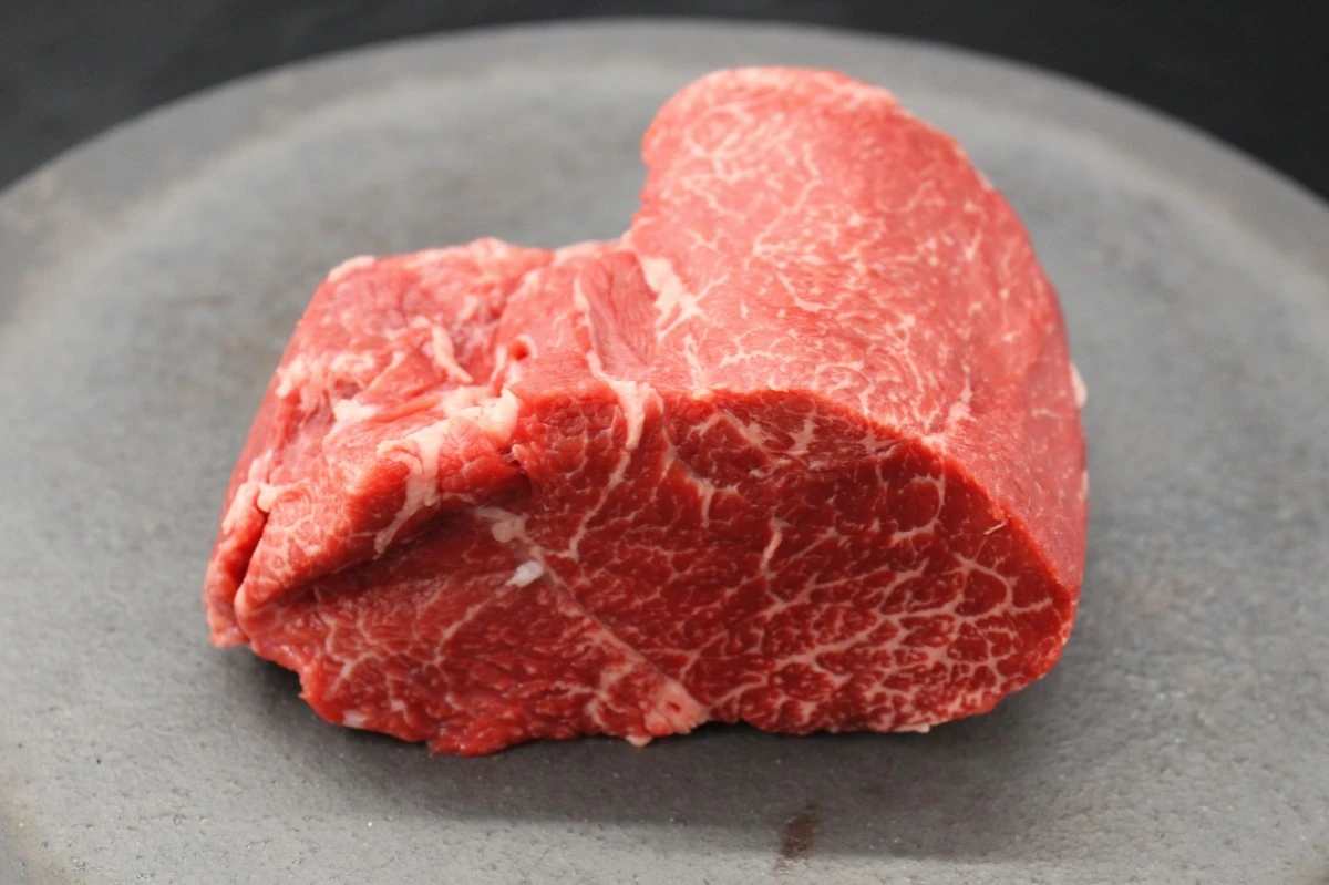 近江牛希少部位とうがらし塊肉564g【BBQ・ローストビーフに！】