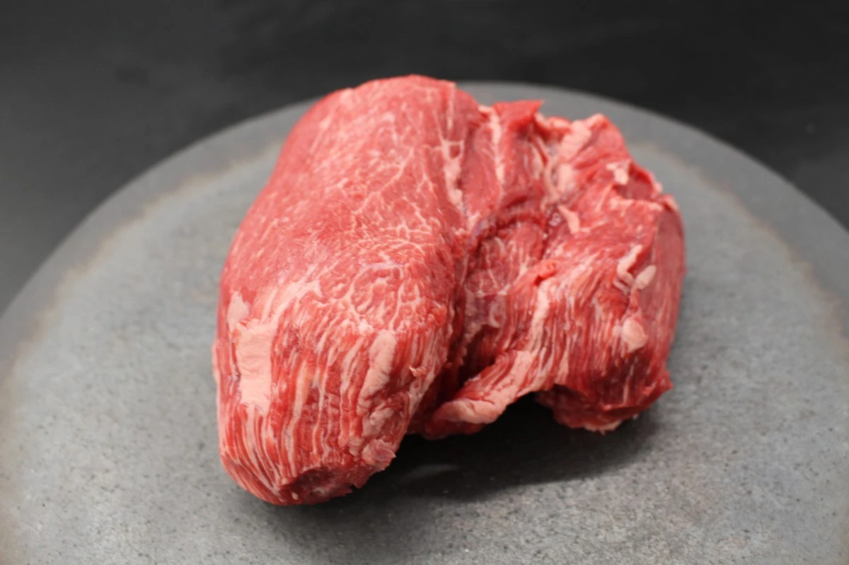 近江牛希少部位とうがらし塊肉564g【BBQ・ローストビーフに！】