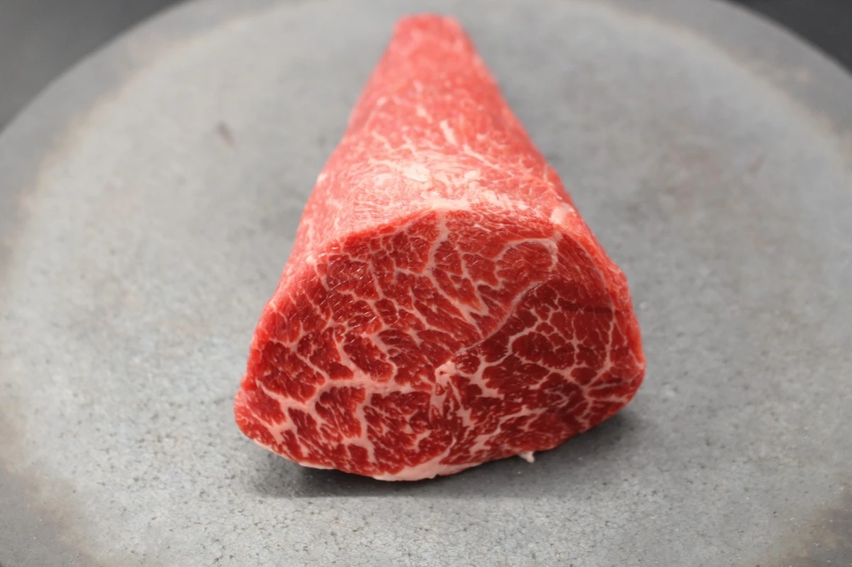 近江牛希少部位とうがらし塊肉372g【BBQ・ローストビーフに！】