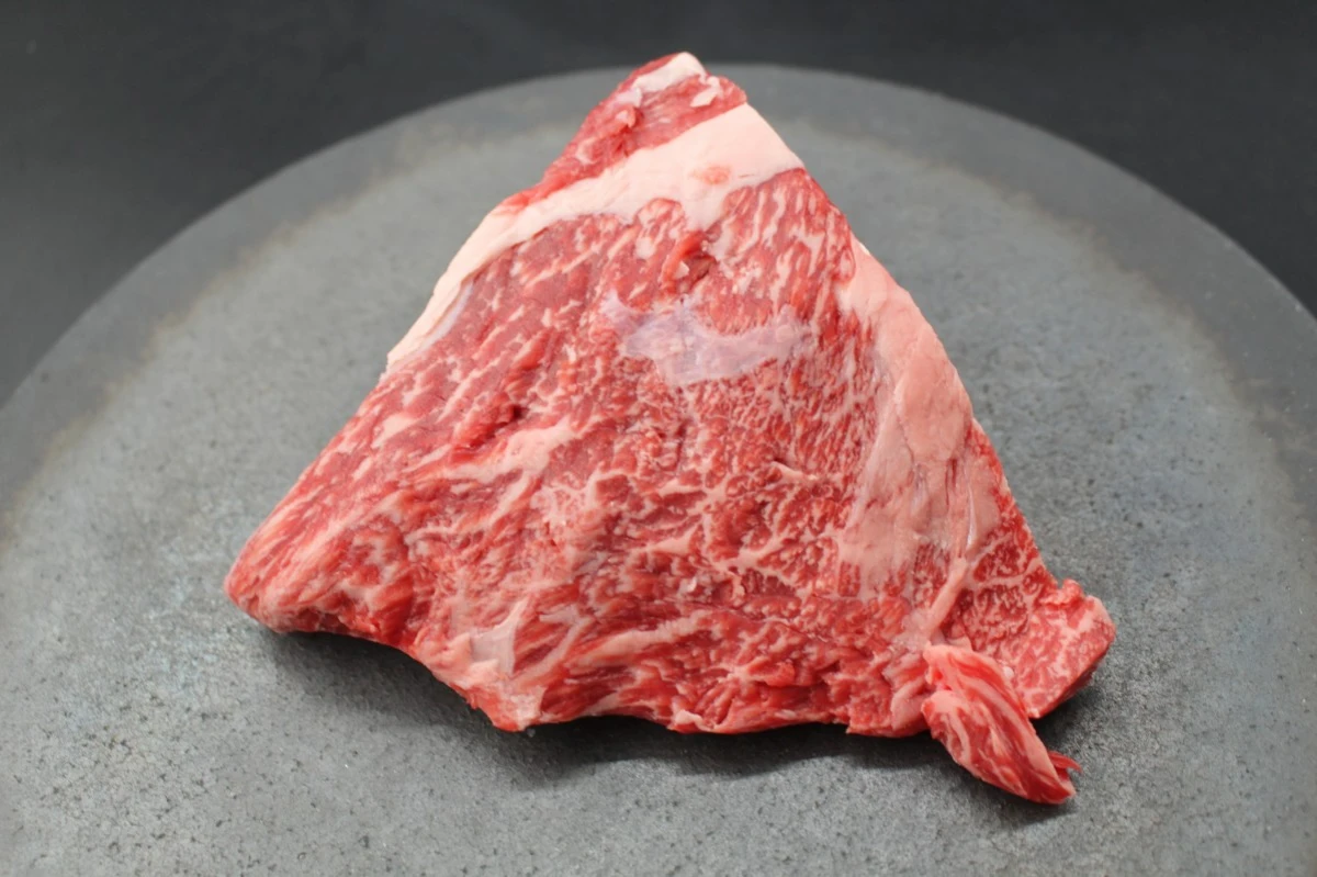 【現品限り】近江牛肩三角(クリ)塊肉359ｇ
