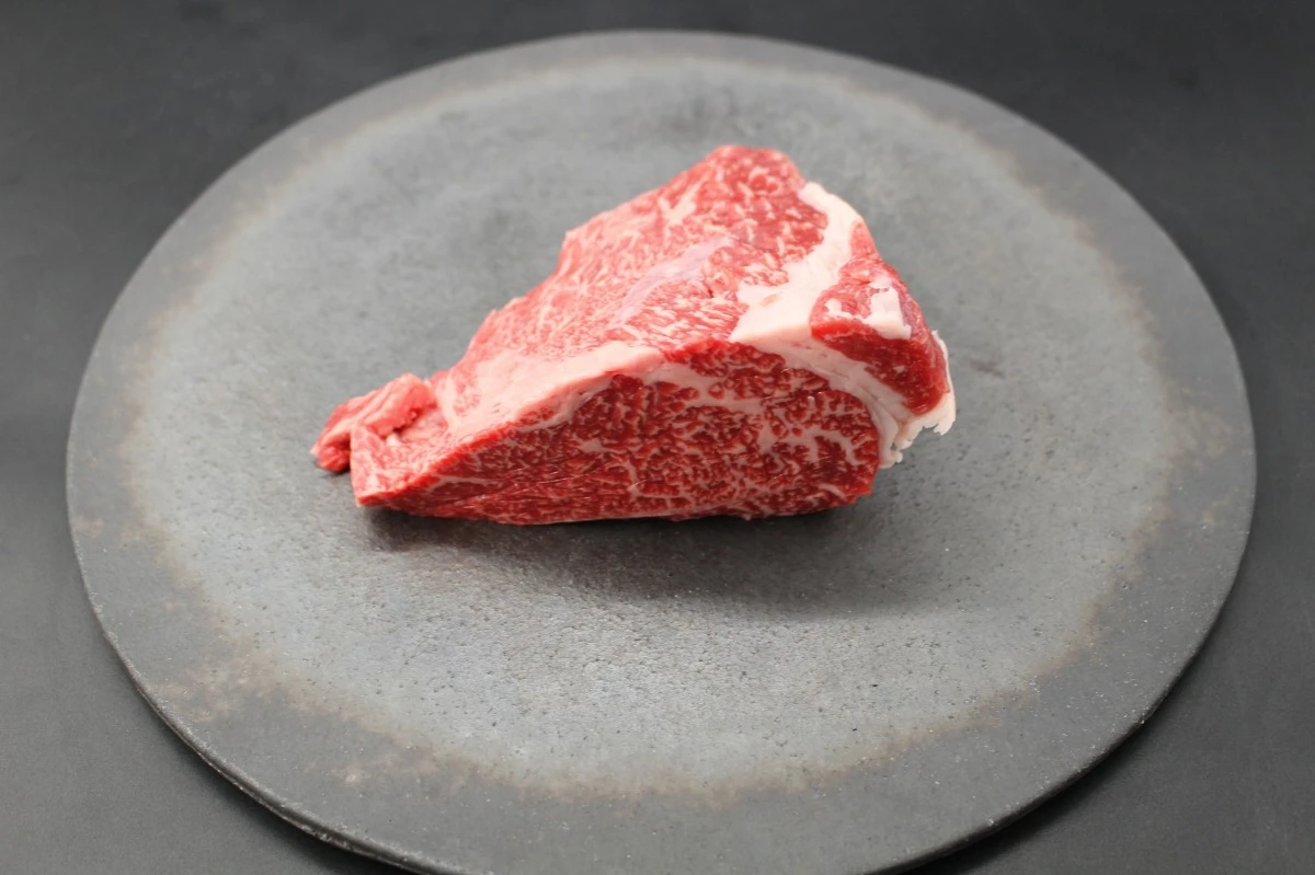 【現品限り】近江牛肩三角(クリ)塊肉359ｇ