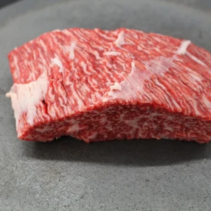 【現品限り】近江牛コサンカク塊肉336g【希少部位】