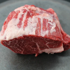 【現品限り】近江牛ニノウデ塊肉506g【煮込み用】