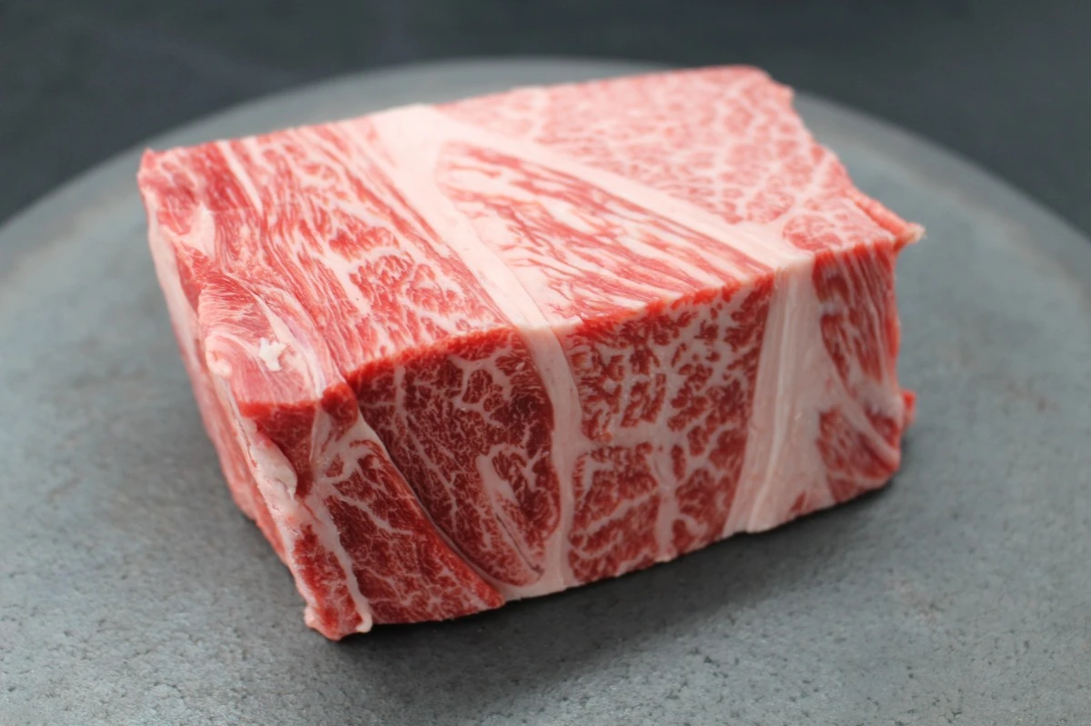 近江牛ザブトン塊肉508g【超希少・高級部位】