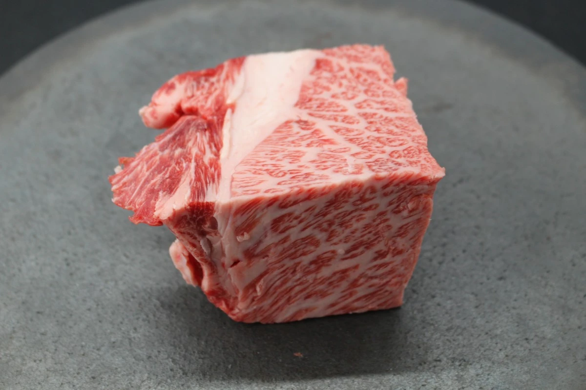 近江牛ザブトン塊肉276g【超希少・高級部位】