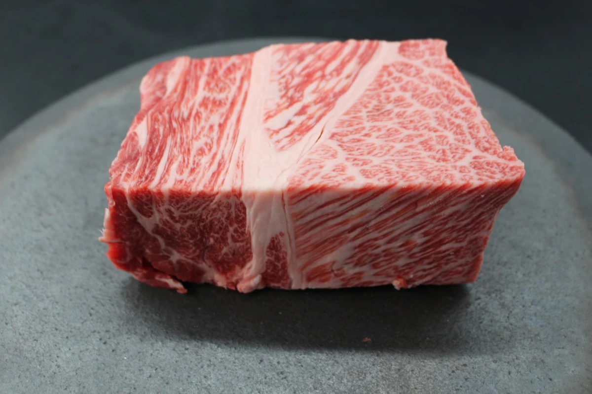 近江牛ザブトン塊肉474g【超希少・高級部位】