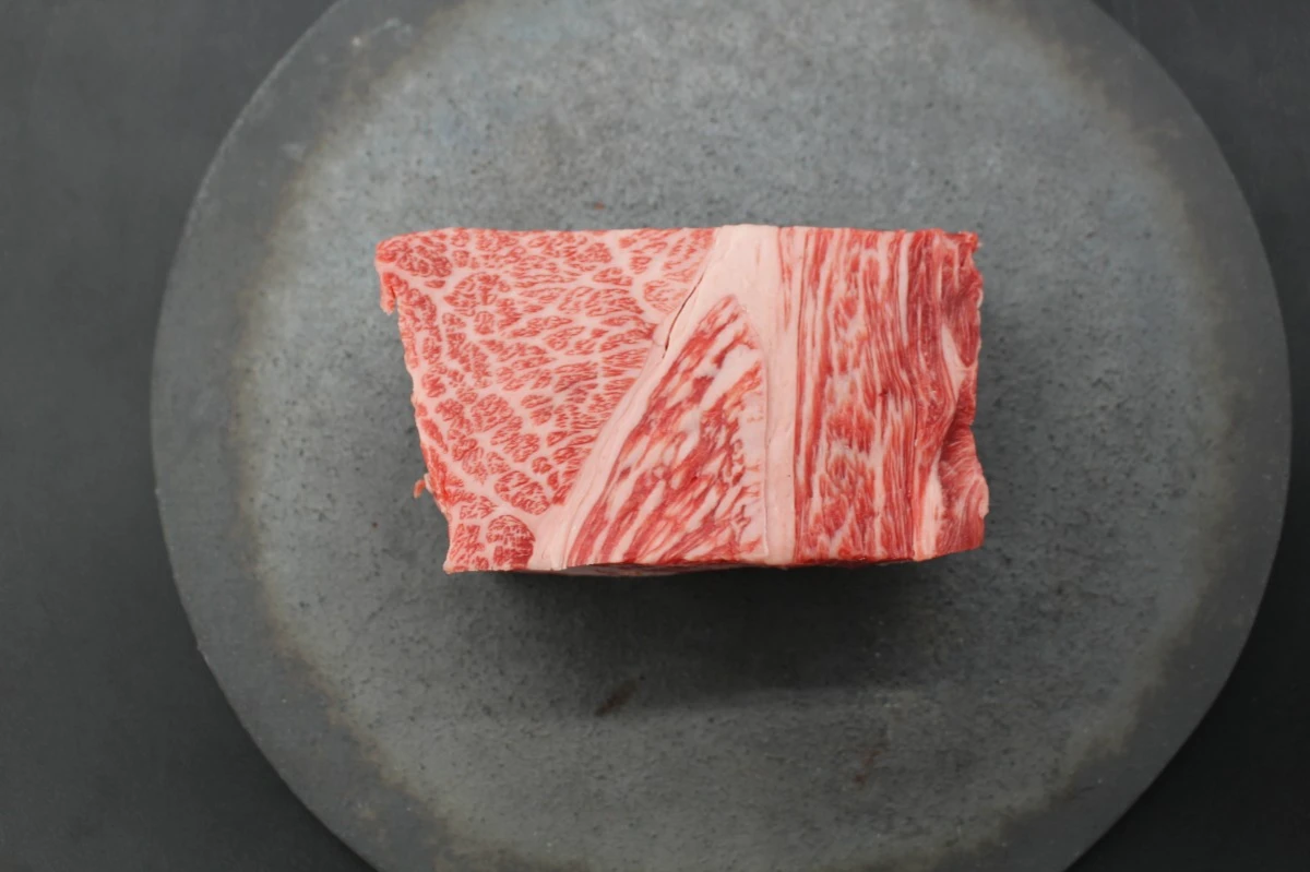 近江牛ザブトン塊肉474g【超希少・高級部位】