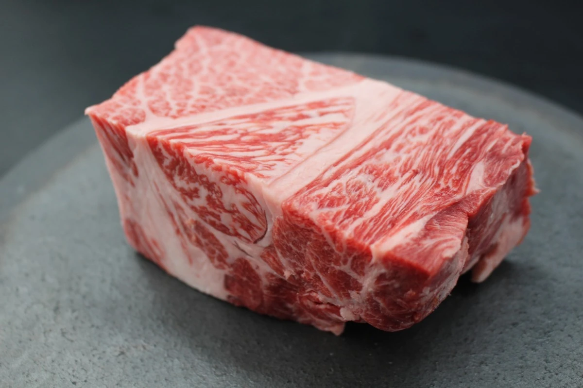 近江牛ザブトン塊肉474g【超希少・高級部位】