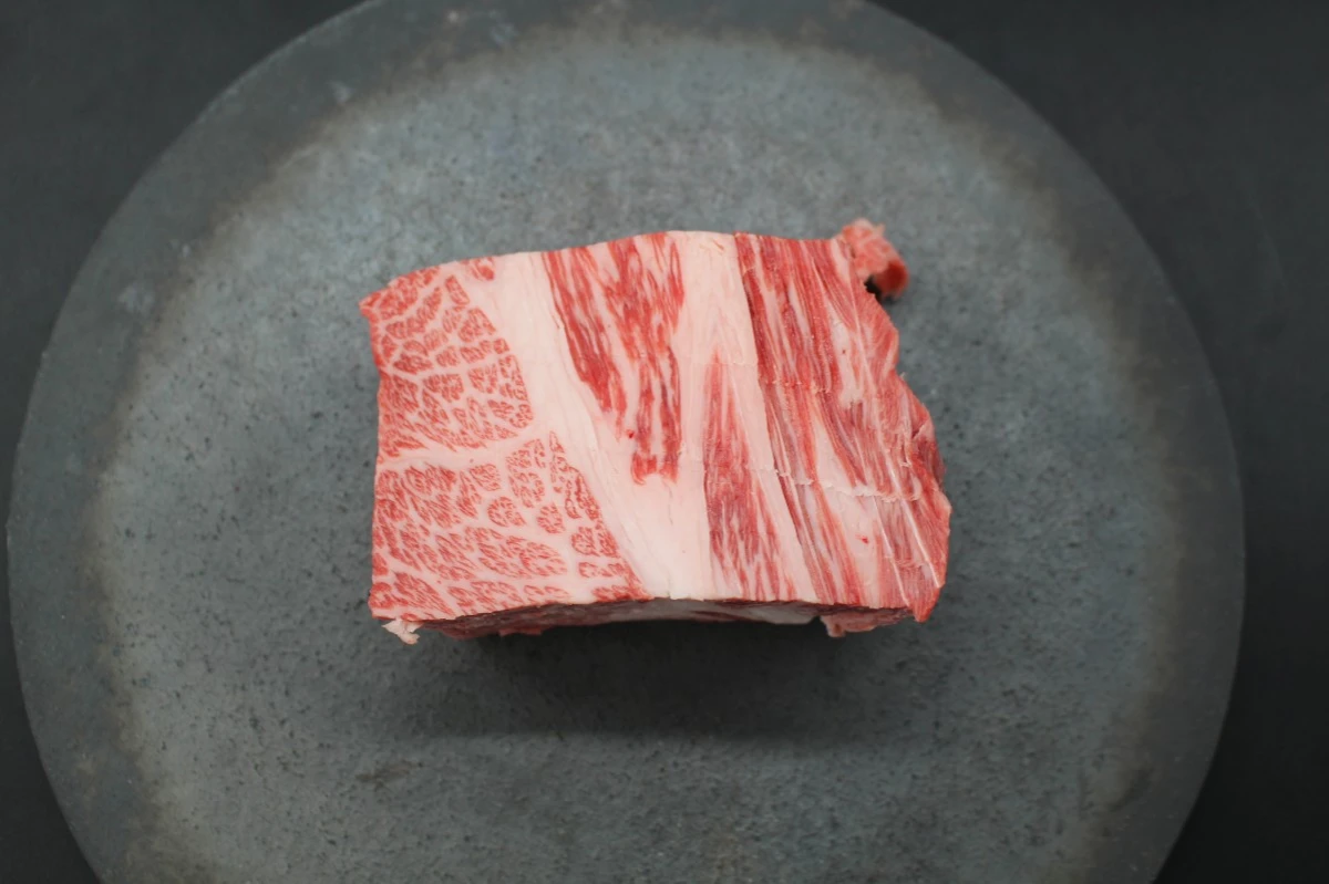 近江牛ザブトン塊肉459g【超希少・高級部位】