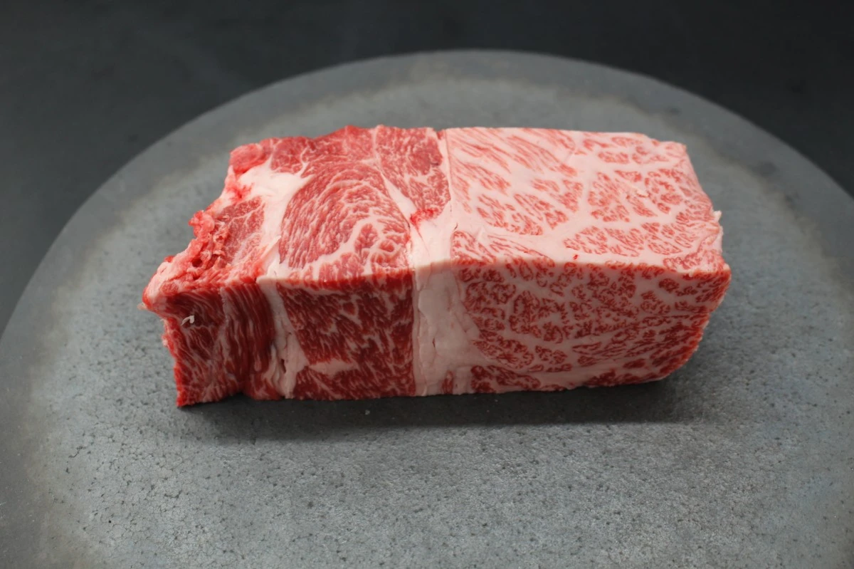 近江牛ザブトン塊肉396g【超希少・高級部位】