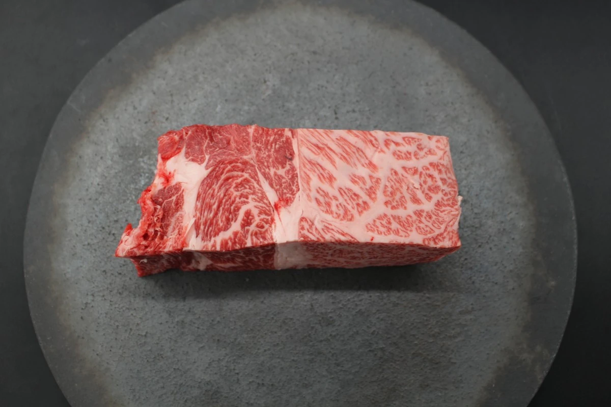 近江牛ザブトン塊肉396g【超希少・高級部位】