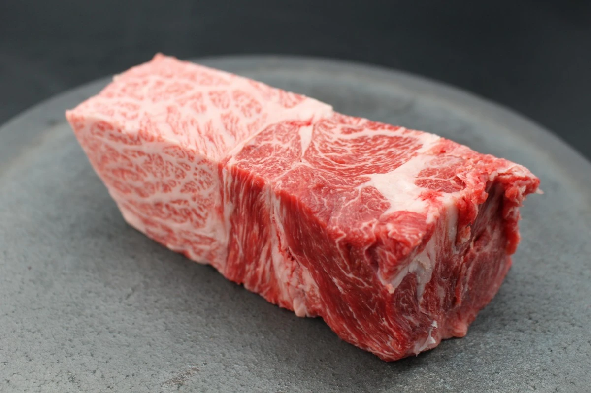 近江牛ザブトン塊肉396g【超希少・高級部位】