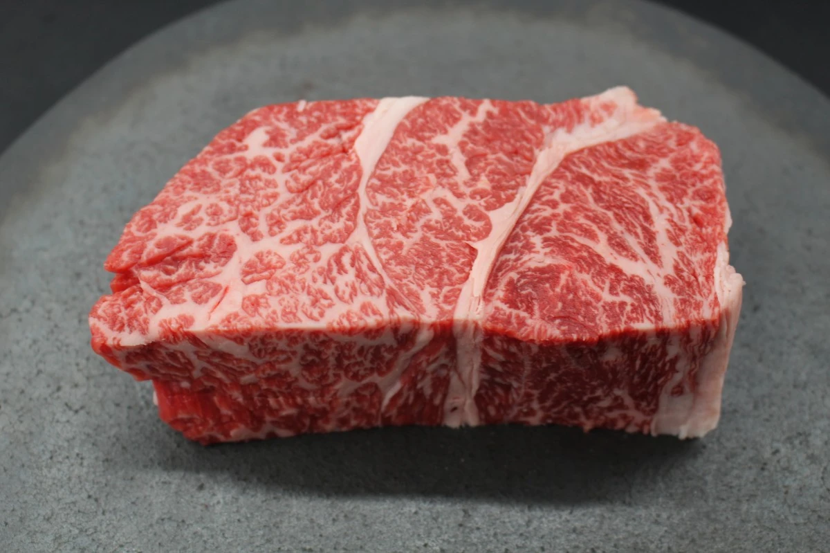 近江牛ザブトン塊肉394g【超希少・高級部位】