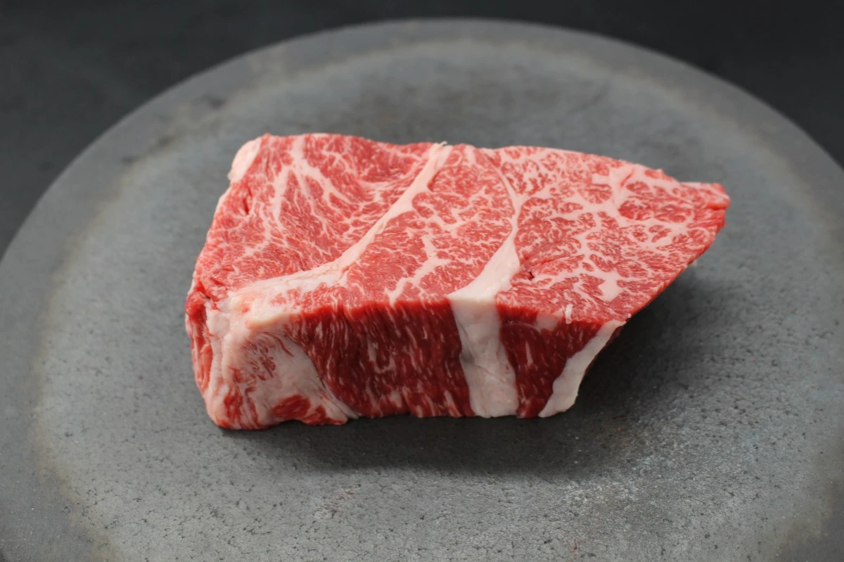 近江牛ザブトン塊肉394g【超希少・高級部位】