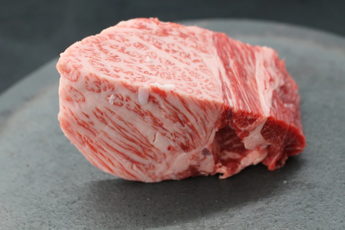 近江牛ザブトン塊肉208g【超希少・高級部位】
