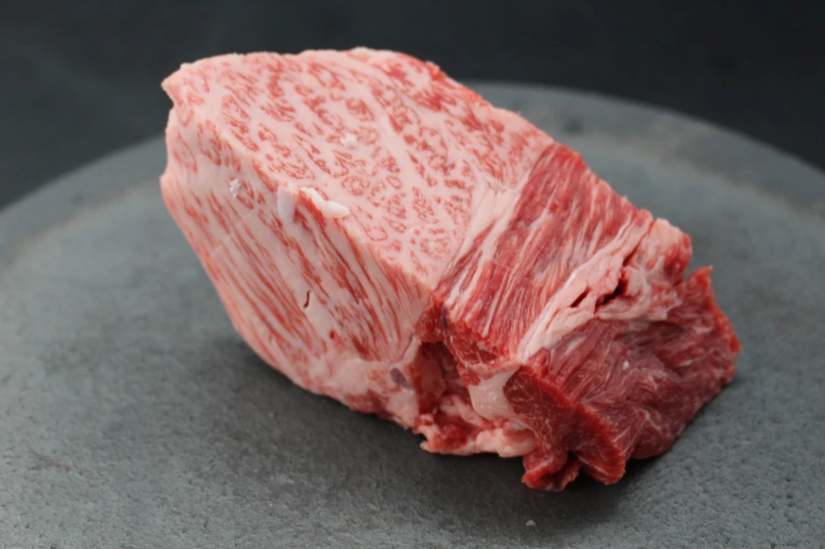近江牛ザブトン塊肉208g【超希少・高級部位】