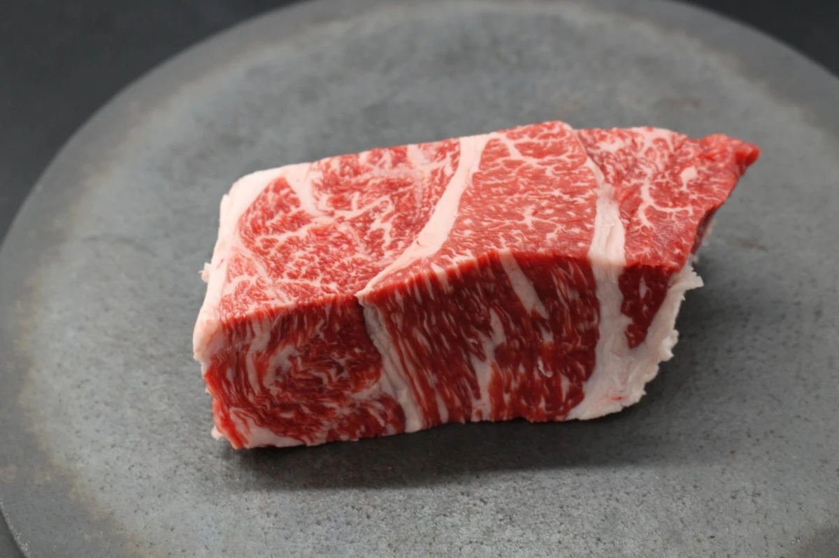 近江牛クラシタ塊肉361g【別名：かたロース】