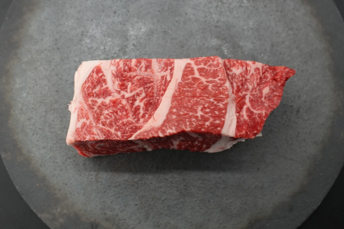 近江牛クラシタ塊肉361g【別名：かたロース】