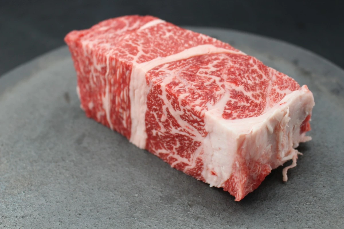 近江牛クラシタ塊肉361g【別名：かたロース】