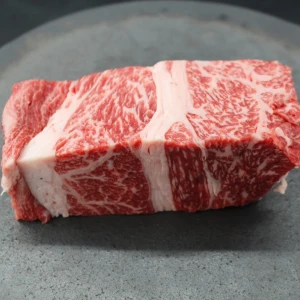 近江牛クラシタ塊肉428g【別名：かたロース】