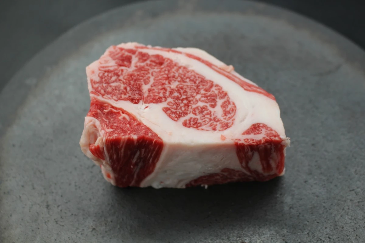 近江牛クラシタ塊肉280g【別名：かたロース】