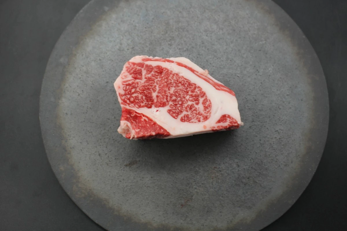 近江牛クラシタ塊肉280g【別名：かたロース】