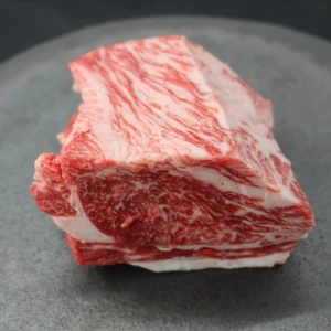 近江牛クラシタ塊肉411g【別名：かたロース】