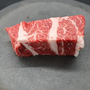 近江牛クラシタ塊肉318g【別名：かたロース】