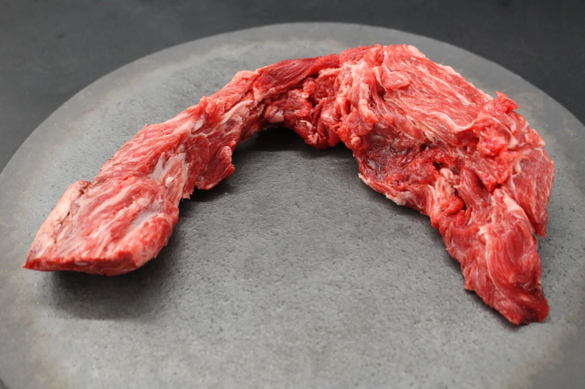 近江牛ネック(ヒモ)塊肉308g【煮込み用】