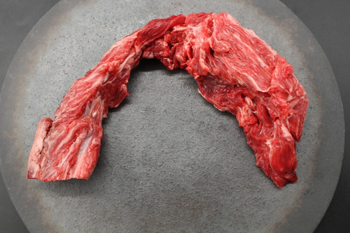 近江牛ネック(ヒモ)塊肉308g【煮込み用】