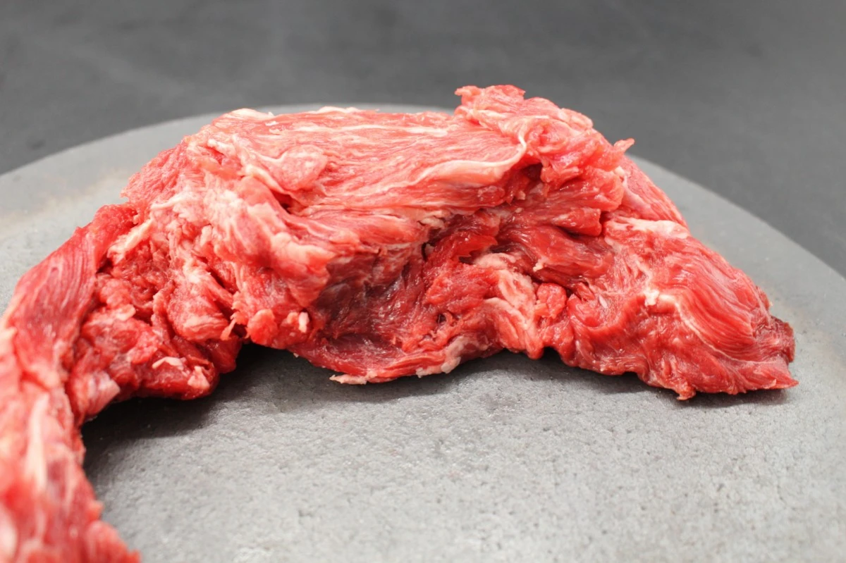 近江牛ネック(ヒモ)塊肉308g【煮込み用】