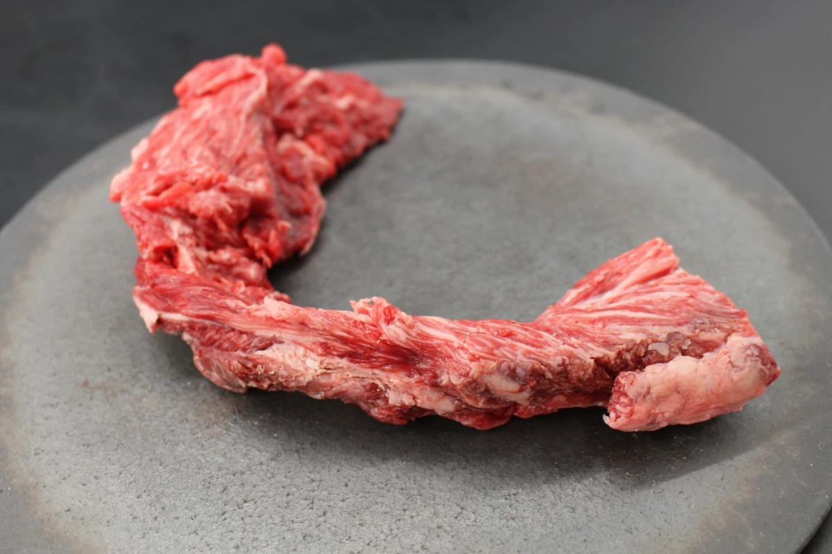 近江牛ネック(ヒモ)塊肉308g【煮込み用】