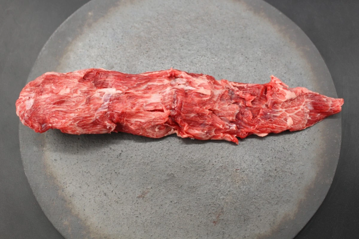 近江牛ネック(ヒモ)塊肉251g【煮込み用】