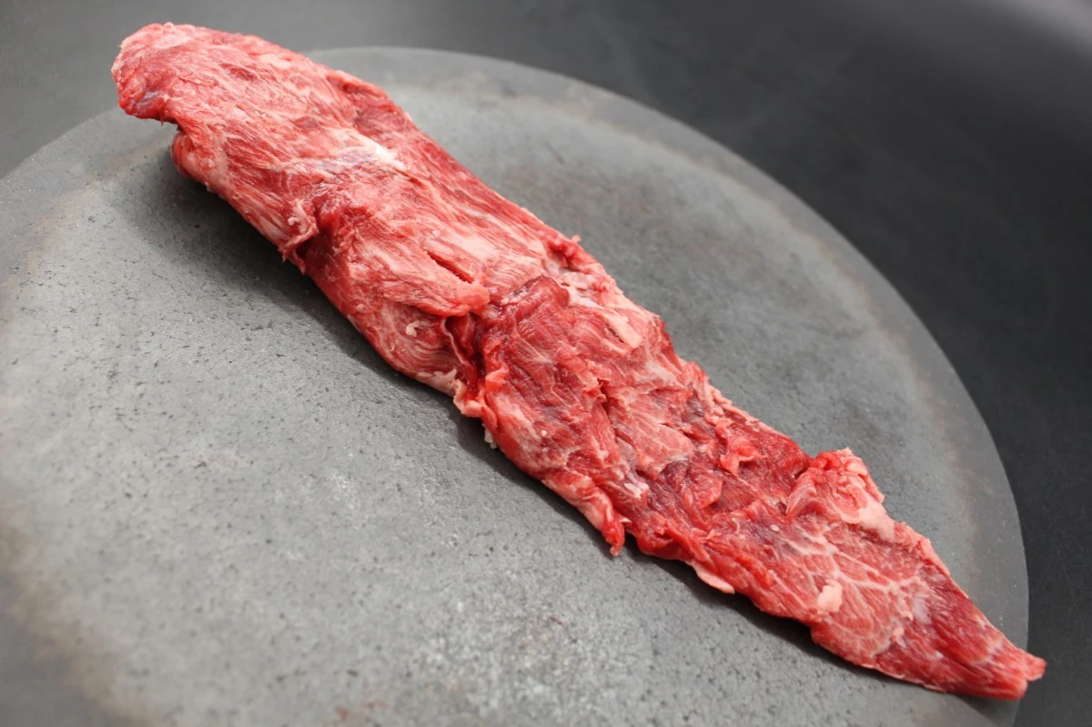 近江牛ネック(ヒモ)塊肉251g【煮込み用】