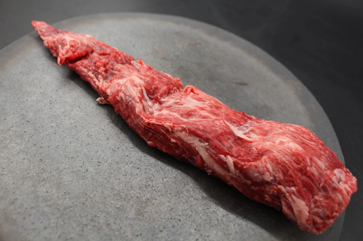近江牛ネック(ヒモ)塊肉251g【煮込み用】
