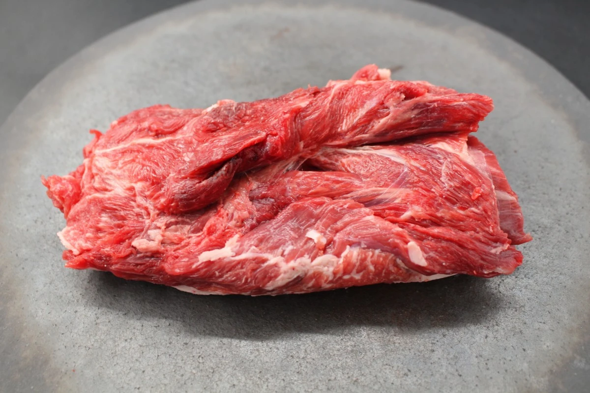 近江牛ネック塊肉408g【煮込み用】