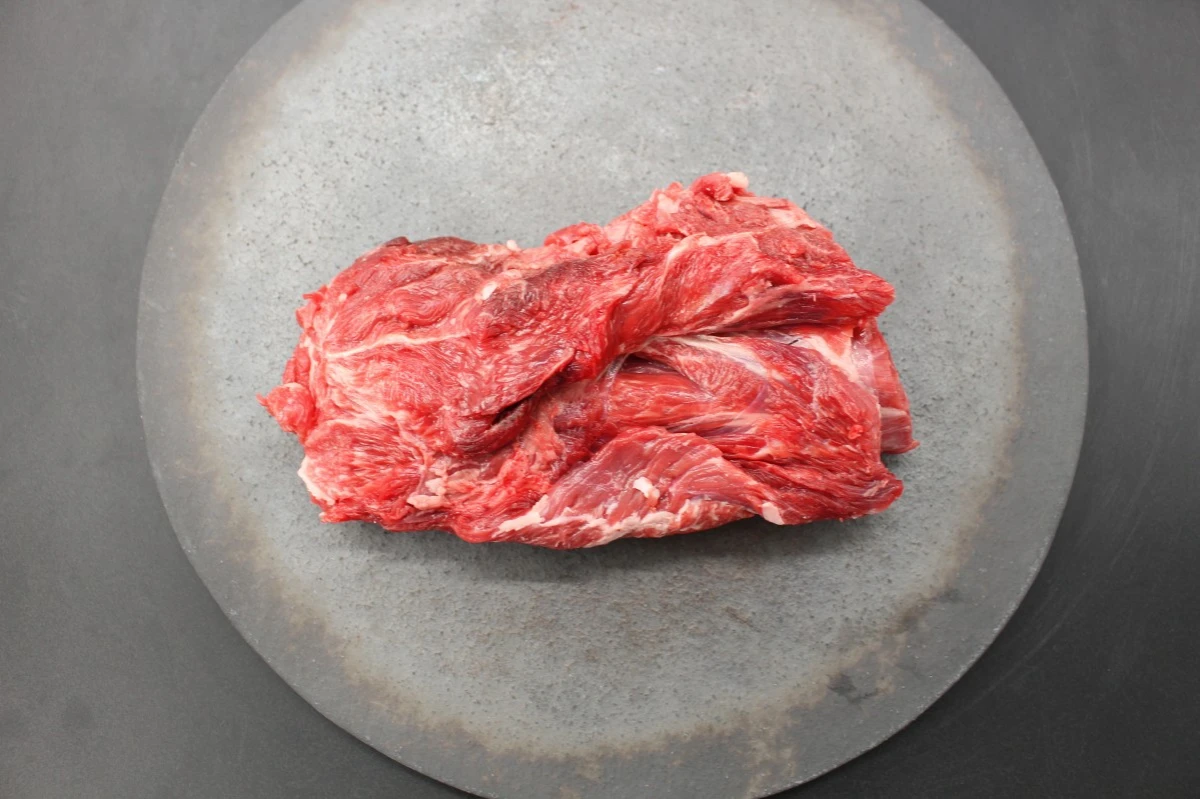 近江牛ネック塊肉408g【煮込み用】