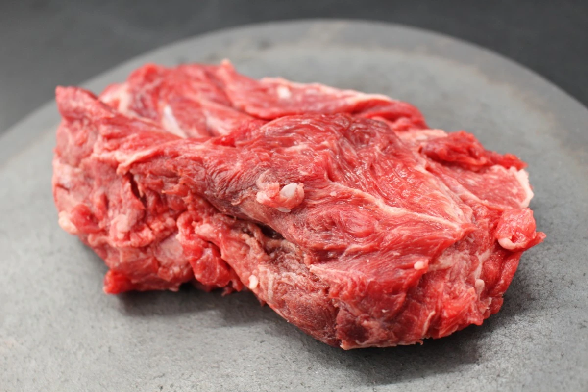 近江牛ネック塊肉408g【煮込み用】