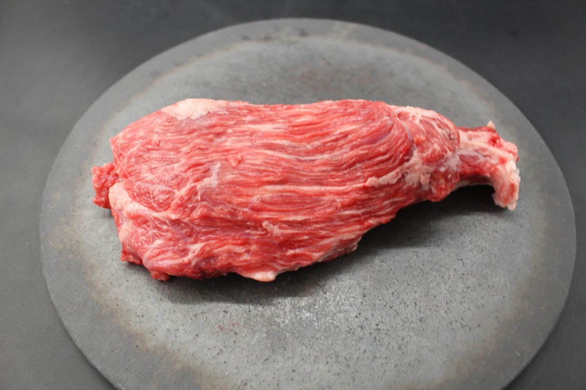 近江牛ネック塊肉471g【煮込み用】