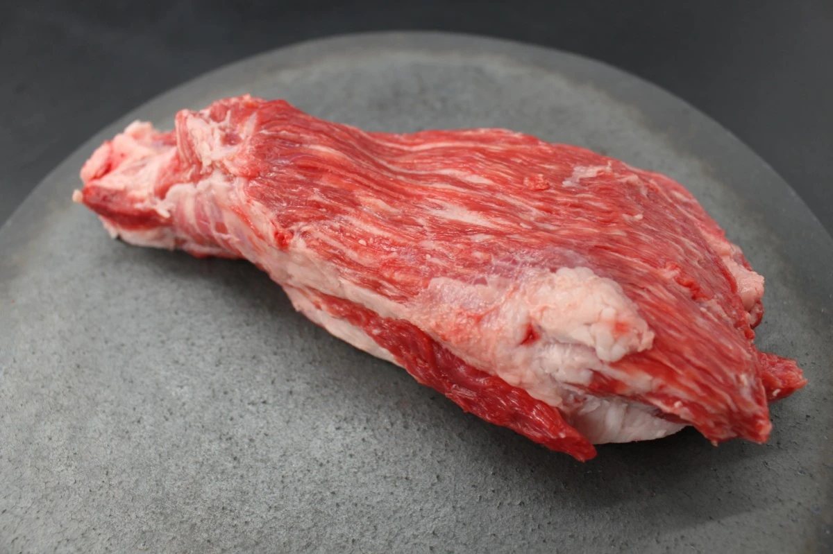 近江牛ネック塊肉471g【煮込み用】
