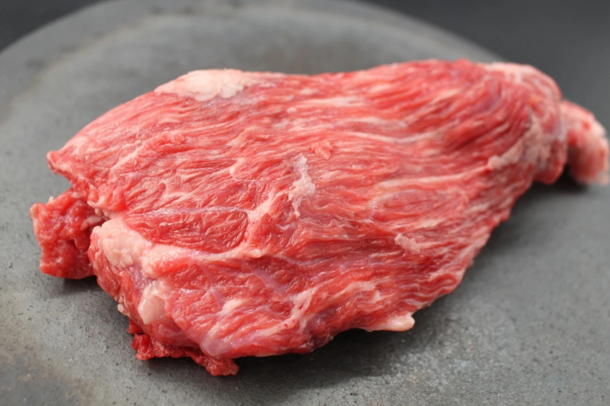 近江牛ネック塊肉471g【煮込み用】