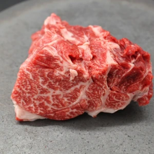近江牛上ネック塊肉315g【煮込み用】