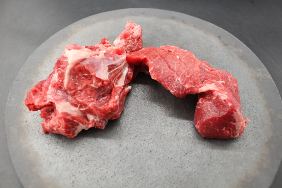 近江牛ネック塊肉392g【煮込み用】