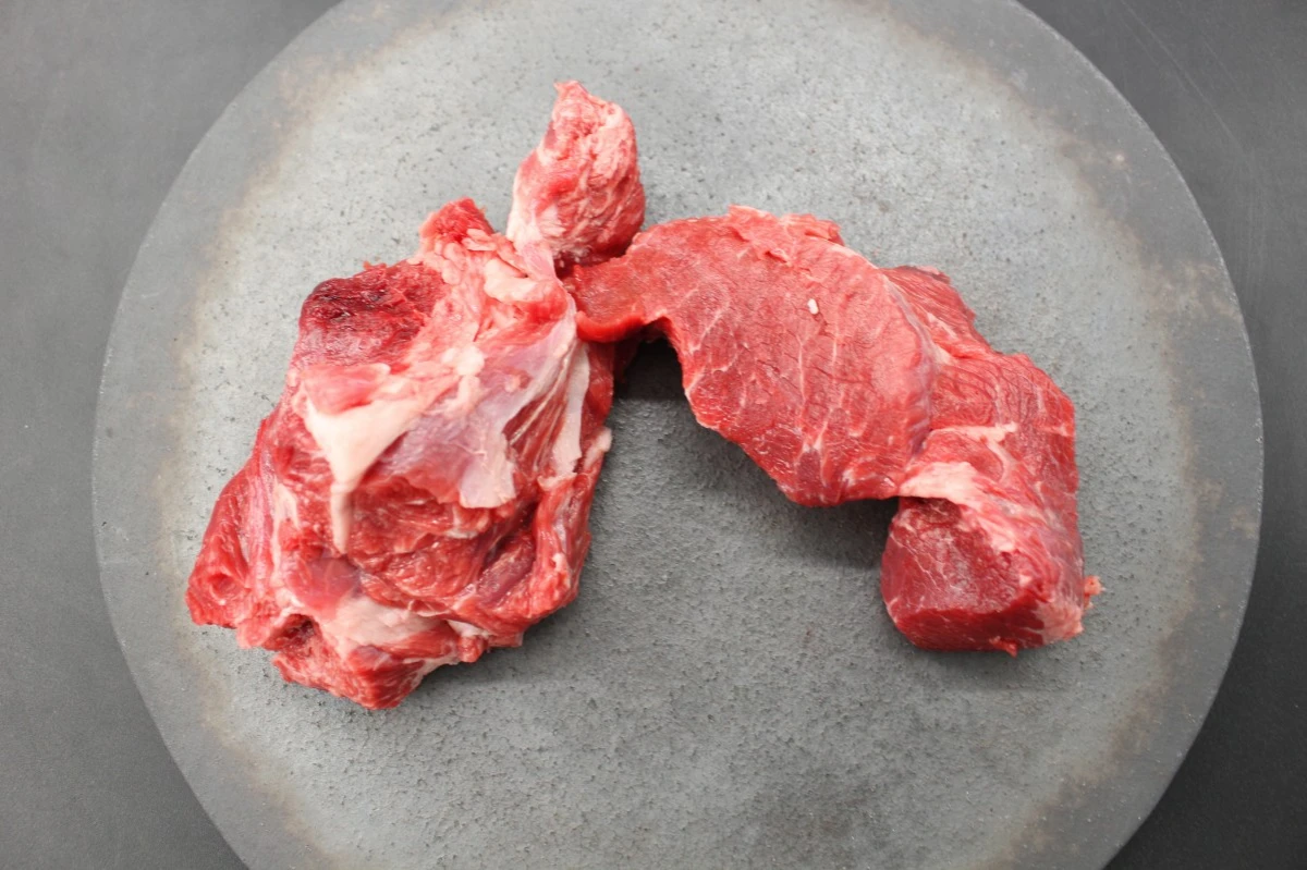 近江牛ネック塊肉392g【煮込み用】