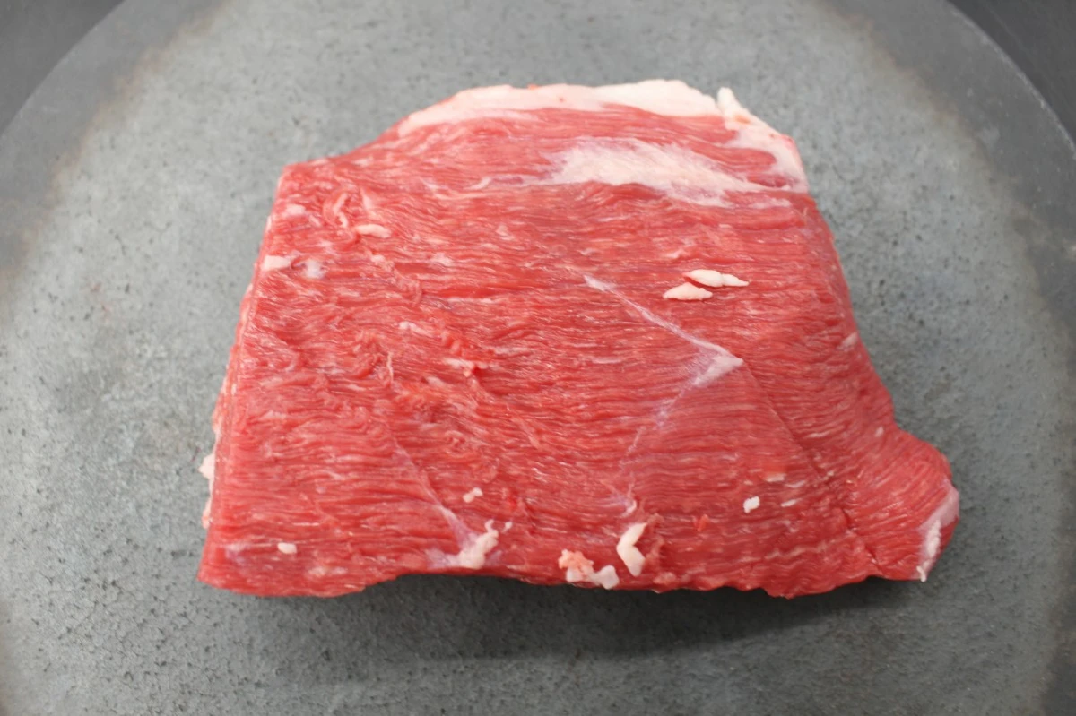 近江牛肩カブリ塊肉372g【煮込み用】