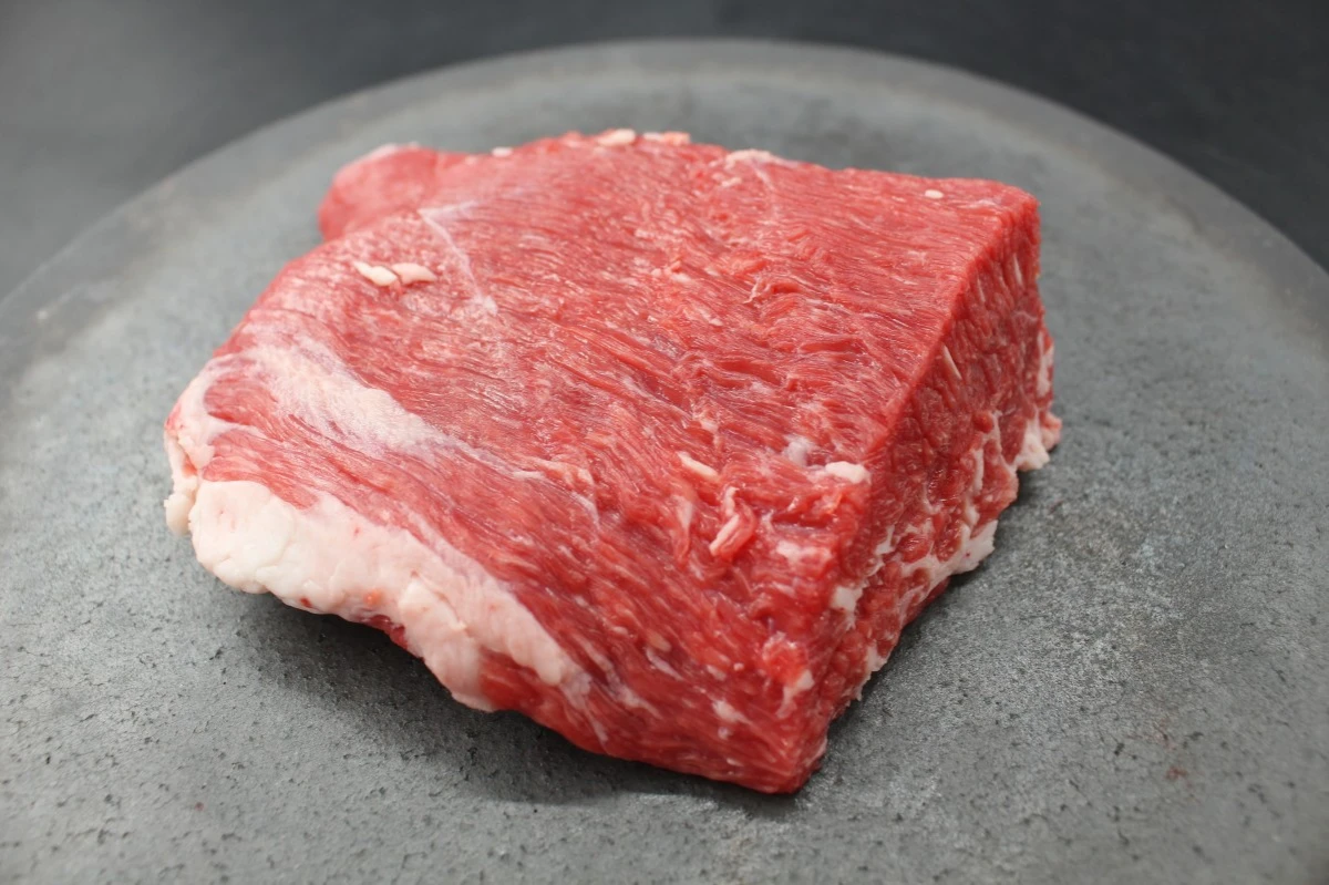 近江牛肩カブリ塊肉372g【煮込み用】