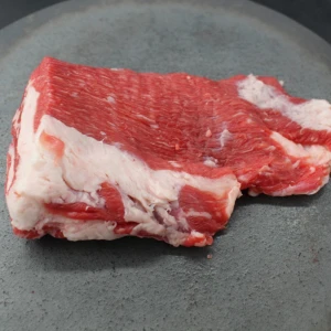 近江牛肩カブリ塊肉292g【煮込み用】