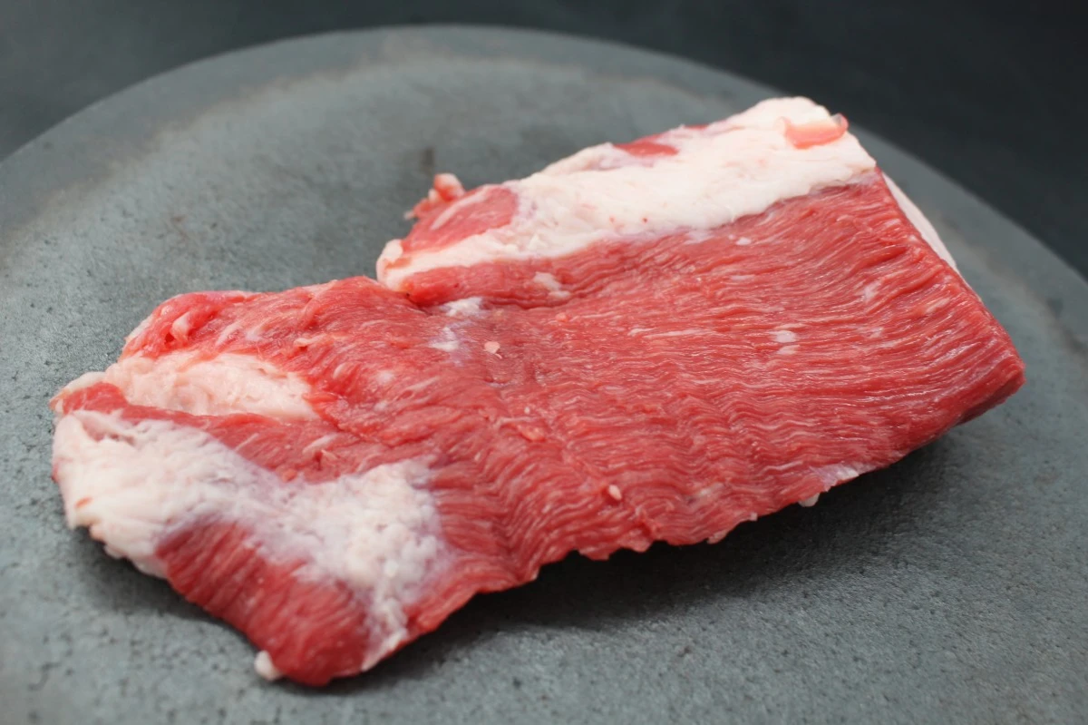 近江牛肩カブリ塊肉292g【煮込み用】