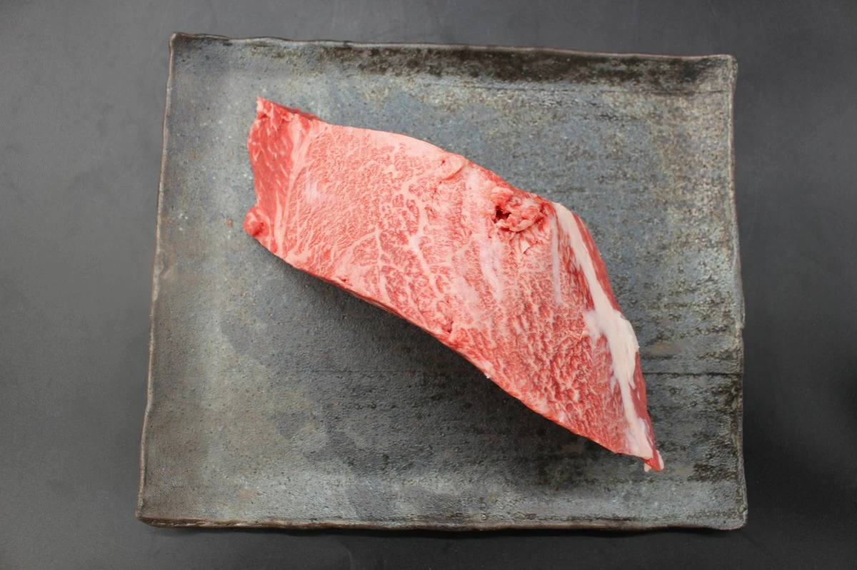 【現品限り】近江牛肩三角(クリ)塊肉700g