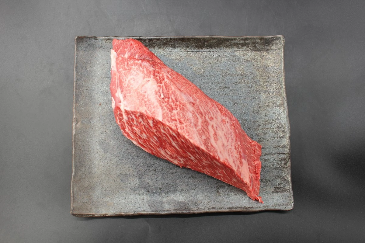 【現品限り】近江牛肩三角(クリ)塊肉745g